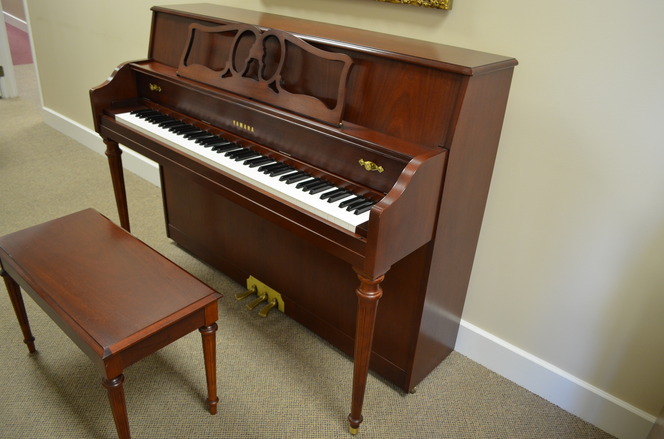 2004 Yamaha M500 Sheraton console piano - Upright - Console Pianos